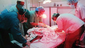 Giải cứu bé gái 'bị ma rừng ăn hết nội tạng'