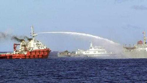 Nóng chiều 14/6: Tàu pháo Trung Quốc ngụy trang áp sát tàu Việt Nam