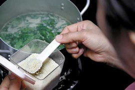 Nêm nhầm thuốc diệt muỗi, cả nhà cấp cứu