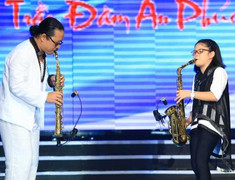 Con gái Trần Mạnh Tuấn tiếp tục trổ tài cùng bố