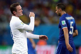 Clip: 2 pha bóng cực vô duyên của Rooney khi gặp Italia