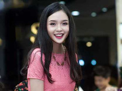 Á hậu Hoàng Anh trả lời về nghi án độn cằm, nâng ngực