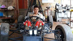 Xe đua Công thức 1 giá 150 triệu đồng made in Vietnam