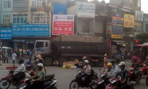 'Hung thần' xe tải đâm chết người chờ đèn đỏ ở Hà Nội