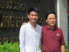 Nhặt được ví 20 triệu, nam sinh trả lại người mất