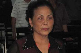 Bực mình vì mất nước, 'quý bà' đấm thẳng mặt công an