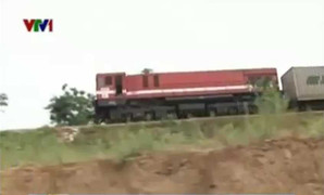 Đường sắt Bắc - Nam qua Nghệ An sắp bị cuốn trôi