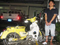 Tên cướp đánh võng giữa Sài Gòn, người đi đường 'bạt vía'