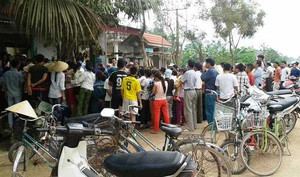 Dừa rơi đứt dây điện, 2 người bị giật tử vong