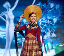 Bốn 'vương miện' gây chao đảo showbiz Việt