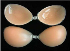 Nhũ hoa chảy dịch vì miếng dán ngực