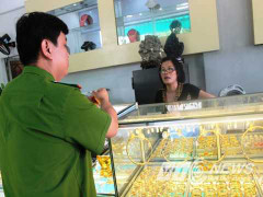 Phút đối mặt trước họng súng của 2 tên cướp tiệm vàng