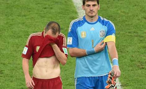 Thua đau, Tây Ban Nha cay đắng 'xách vali về nước'