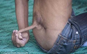 Gặp hóa thân của 'thần khỉ' với cái đuôi bí ẩn mọc sau lưng