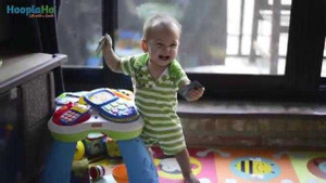 Cười ngất clip phản ứng của bé khi bố đi làm về