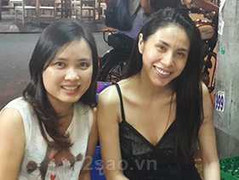 Thủy Tiên để mặt mộc đi nhậu lề đường cùng bạn