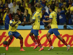 Ngược dòng kịch tính, Ecuador hoãn ngày thăng hoa của tuyển Pháp