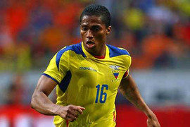 Tỏa sáng ở World Cup, Valencia được Man Utd thưởng nóng