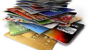 'Rừng' phí đè cổ chủ thẻ ATM