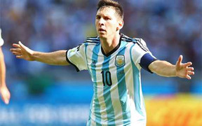 Lập siêu phẩm phút bù giờ, Messi cứu cả Argentina