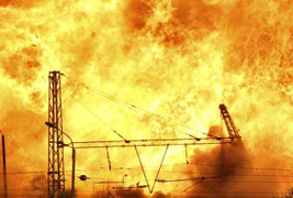 Clip: Cao ốc Sài Gòn phát nổ, bốc cháy, trăm người tháo chạy