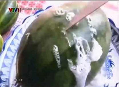 Thực hư dưa hấu sủi bọt trắng gây hoang mang dư luận