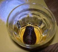 Cocktail ngâm ngón chân người