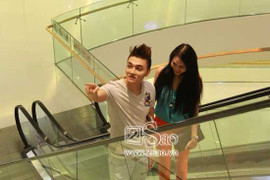 Vừa khoe 'muốn có bầu', Phi Thanh Vân vui bên trai trẻ