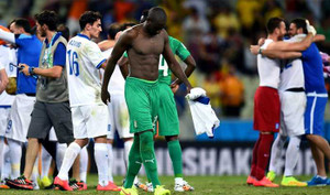 Hy Lạp giật lại vé từ tay Bờ Biển Ngà ở những giây cuối cùng