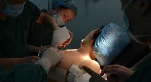 Nhật ký nâng ngực đầy nước mắt của người mẫu