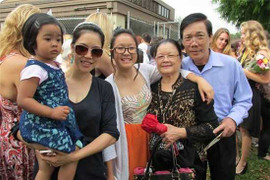 Con gái Thu Phương - Dũng Taylor nhận thưởng của Tổng thống Mỹ