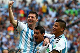 Messi xô đổ hàng loạt kỷ lục trận gặp Nigeria