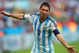Messi sánh ngang huyền thoại, Argentina thắng kịch tính