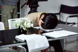 Chạy theo bóng đá: Sức khỏe suy giảm, vợ giận, sếp phạt