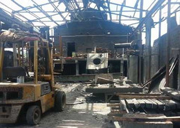 Lò luyện thép nổ tung như pháo hoa, 5 người bỏng nặng