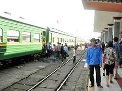 'Siết' quá tải đường bộ, gánh nặng đổ dồn vào đường sắt?