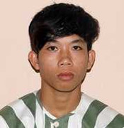 Tiếng động dưới gầm giường lộ kẻ giở trò với bé gái