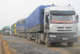 Thấy gì từ đoàn 'xe vua' phá cao tốc Nội Bài - Lào Cai?