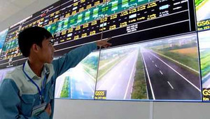 Nhiều xe biển xanh, biển đỏ, chạy quá… láo