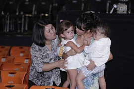 Hồng Nhung khoe hai thiên thần song sinh đáng yêu