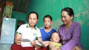 Sóng ngầm ở xóm 'đàn bà vượt cạn chỉ có một mình'