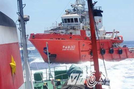 Hơn 100 tàu Trung Quốc tiếp tục vây quanh giàn khoan trái phép