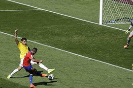 Clip bàn thắng: Alexis Sanchez tận dụng sai lầm của Brazil