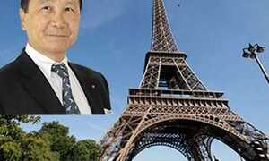 Triệu phú gốc Việt mua tháp Eiffel