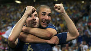 Nigeria điên đầu vì tiền, Pháp thảnh thơi chờ đại chiến