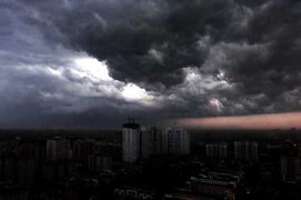 15 phút nữa, mưa dông đổ xuống Hà Nội