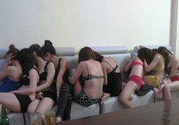 Clip: Theo chân công an bắt quả tang khách sạn mại dâm khép kín ở Hải Phòng