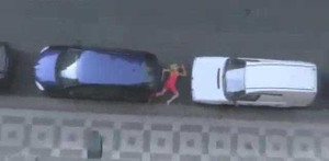 Chơi khăm bạn gái bị trả giá khốn khổ