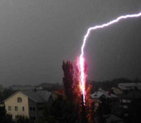 Bị sét đánh chết khi đang ăn tối trong nhà bằng chảo điện