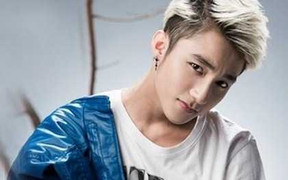 Clip: Sơn Tùng M-TP thích và ủng hộ 'ca sĩ' Lệ Rơi